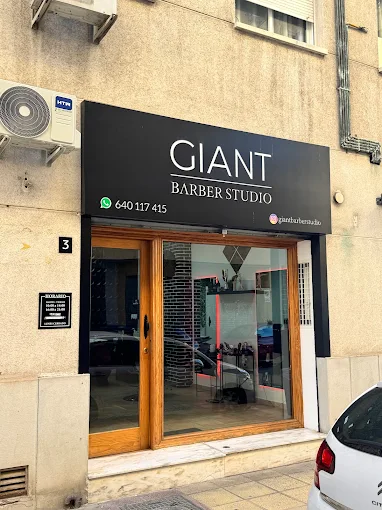 Trabajo de barbería en Giant Barber Studio, Murcia